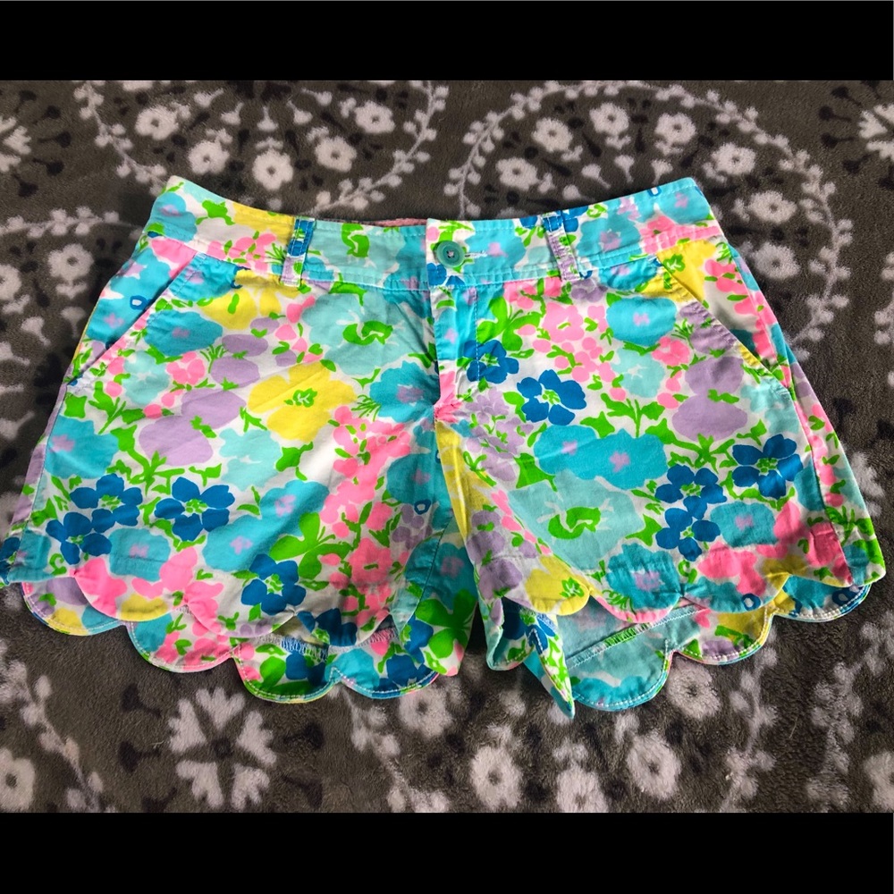 Lilly Pulitzer Scalloped buttercup shorts